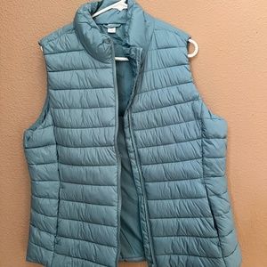 Women's Old Navy Active Puffy Vest XL